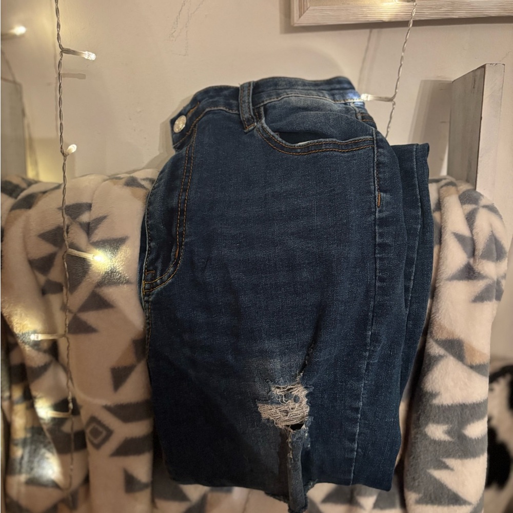 SHEIN Women's Blue Distressed Jeans